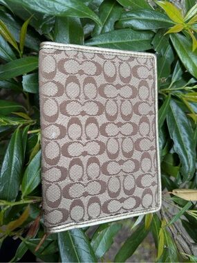 Gold Passport Wallet Jacquard  with Pink Interior